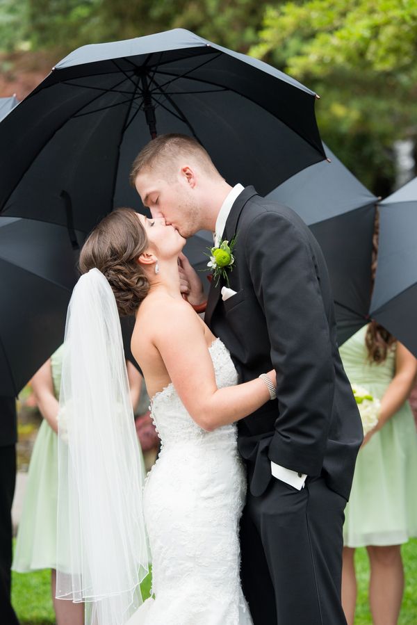 Mint Green Spring Wedding in Vancouver - www.theperfectpalette.com - Joanna Moss Photography, Elderberry Floral