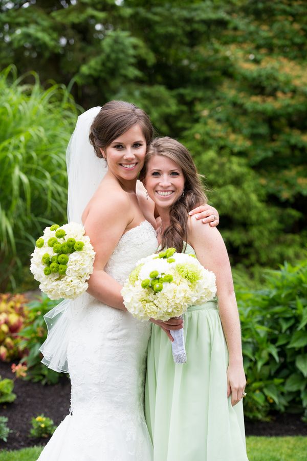 Mint Green Spring Wedding in Vancouver - www.theperfectpalette.com - Joanna Moss Photography, Elderberry Floral