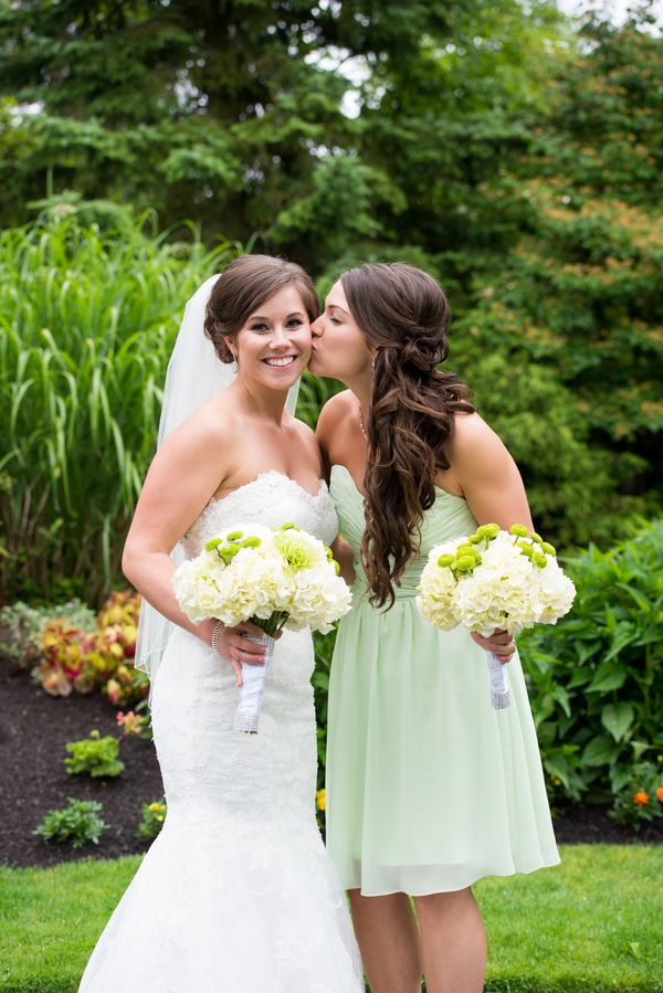 Mint Green Spring Wedding in Vancouver - www.theperfectpalette.com - Joanna Moss Photography, Elderberry Floral