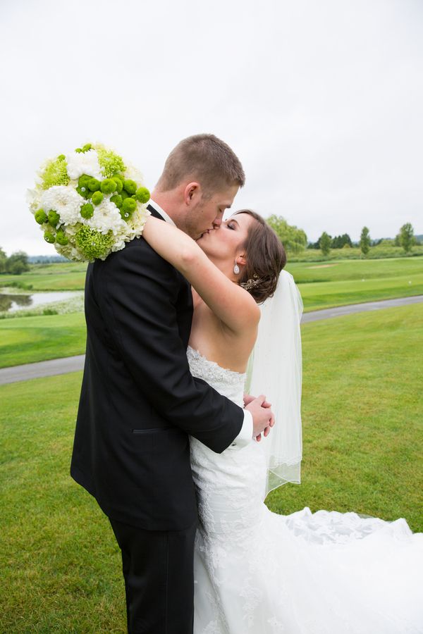 Mint Green Spring Wedding in Vancouver - www.theperfectpalette.com - Joanna Moss Photography, Elderberry Floral