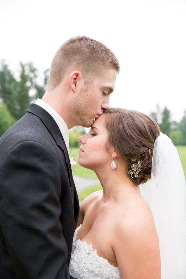 Mint Green Spring Wedding in Vancouver - www.theperfectpalette.com - Joanna Moss Photography, Elderberry Floral