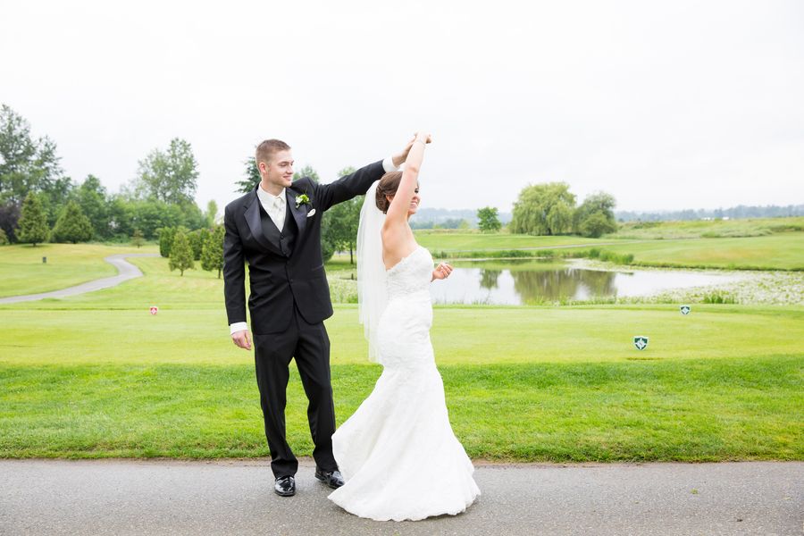 Mint Green Spring Wedding in Vancouver - www.theperfectpalette.com - Joanna Moss Photography, Elderberry Floral