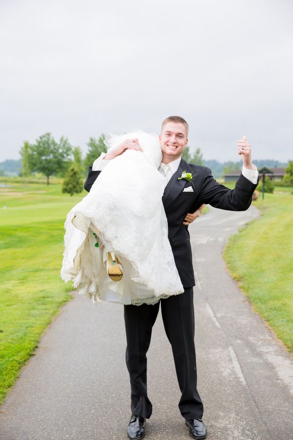 Mint Green Spring Wedding in Vancouver - www.theperfectpalette.com - Joanna Moss Photography, Elderberry Floral