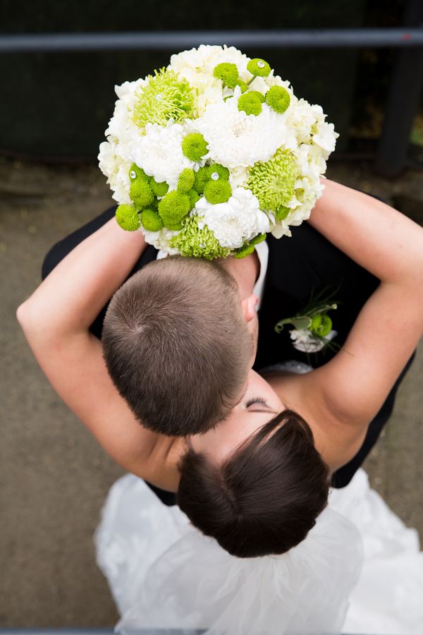 Mint Green Spring Wedding in Vancouver - www.theperfectpalette.com - Joanna Moss Photography, Elderberry Floral