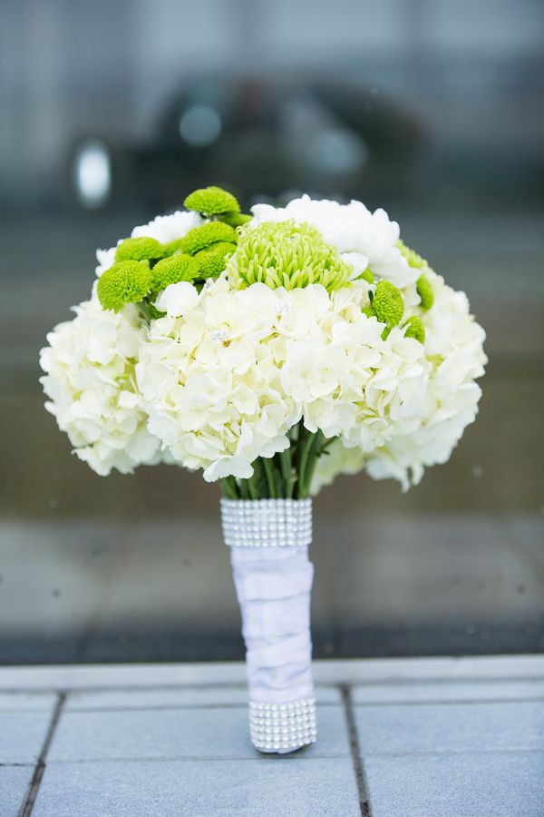 Mint Green Spring Wedding in Vancouver - www.theperfectpalette.com - Joanna Moss Photography, Elderberry Floral