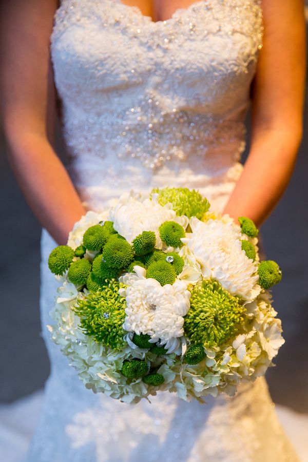 Mint Green Spring Wedding in Vancouver - www.theperfectpalette.com - Joanna Moss Photography, Elderberry Floral