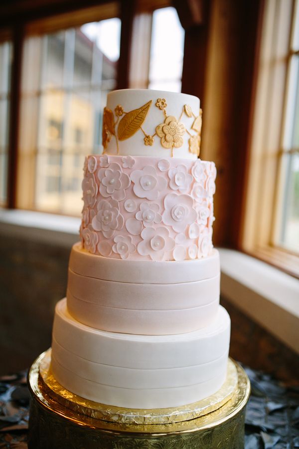 A Wedding Under the Oak Trees - www.theperfectpalette.com - Al Gawlik Photography, Florals by Wow Factor Design