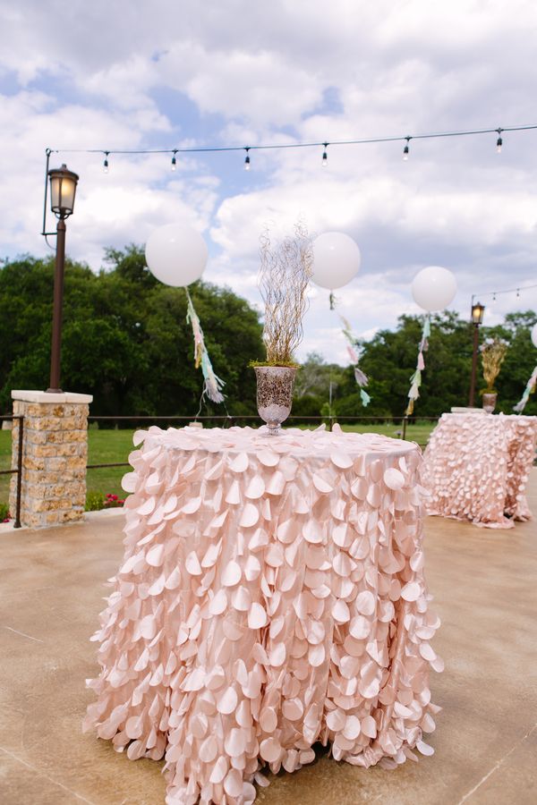 A Wedding Under the Oak Trees - www.theperfectpalette.com - Al Gawlik Photography, Florals by Wow Factor Design