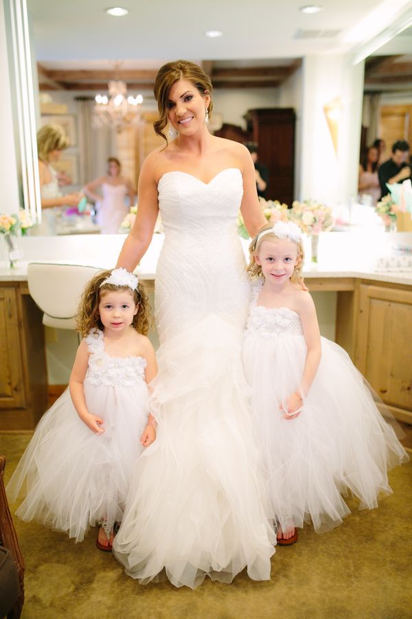 A Wedding Under the Oak Trees - www.theperfectpalette.com - Al Gawlik Photography, Florals by Wow Factor Design