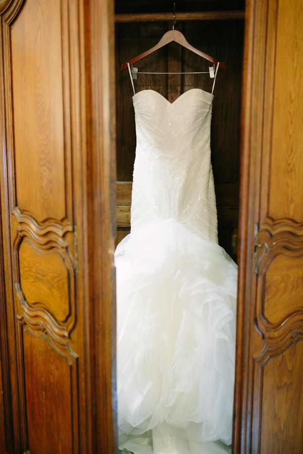 A Wedding Under the Oak Trees - www.theperfectpalette.com - Al Gawlik Photography, Florals by Wow Factor Design