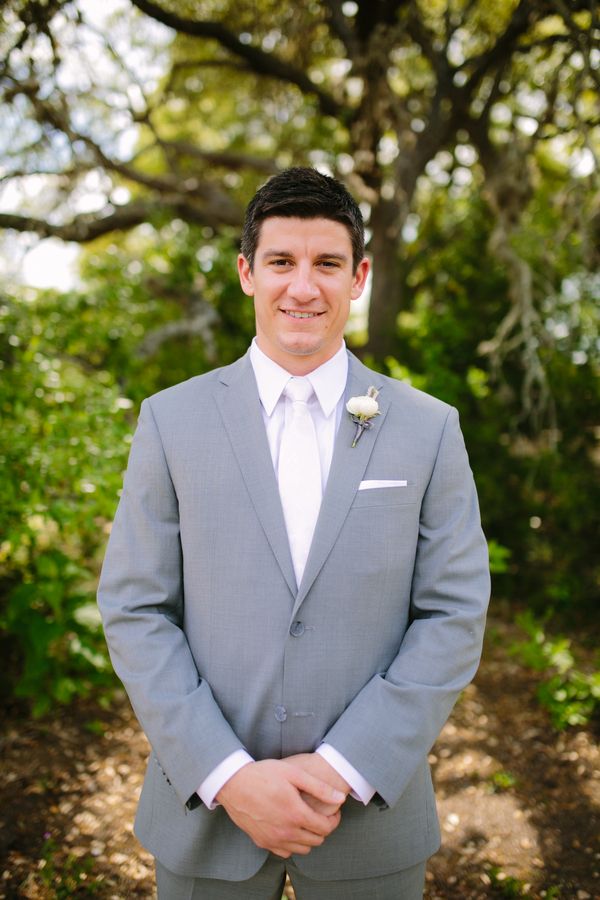 A Wedding Under the Oak Trees - www.theperfectpalette.com - Al Gawlik Photography, Florals by Wow Factor Design