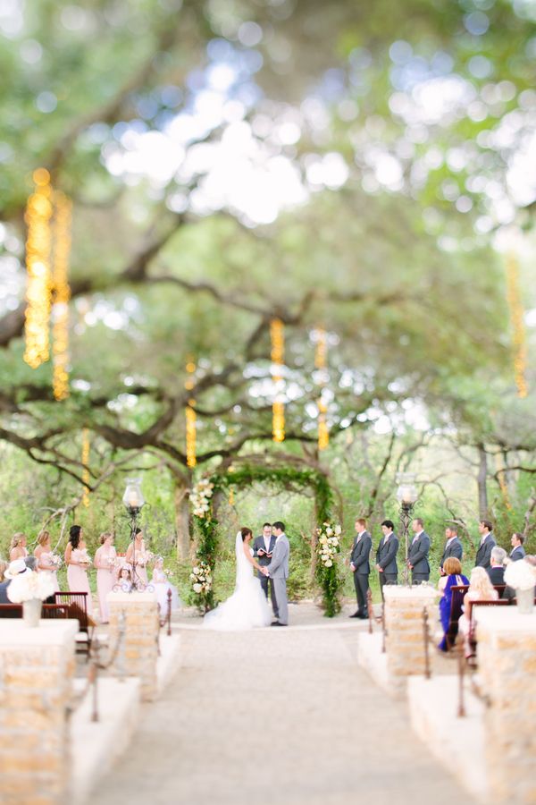 A Wedding Under the Oak Trees - www.theperfectpalette.com - Al Gawlik Photography, Florals by Wow Factor Design