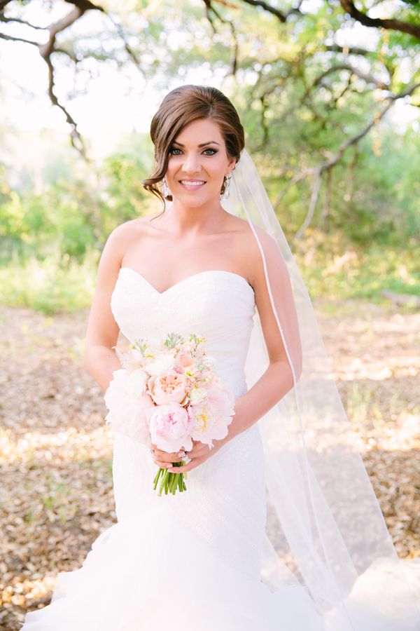 A Wedding Under the Oak Trees - www.theperfectpalette.com - Al Gawlik Photography, Florals by Wow Factor Design