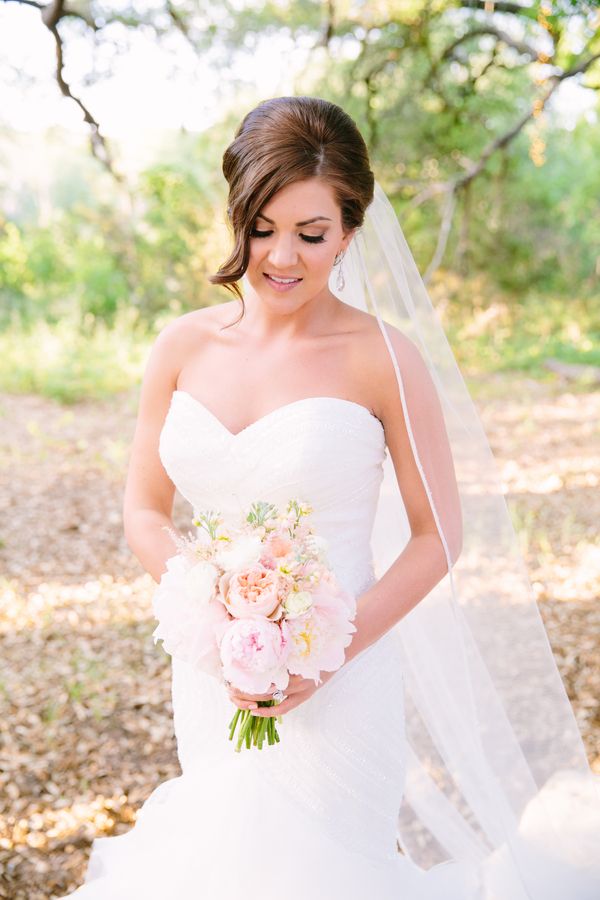 A Wedding Under the Oak Trees - www.theperfectpalette.com - Al Gawlik Photography, Florals by Wow Factor Design