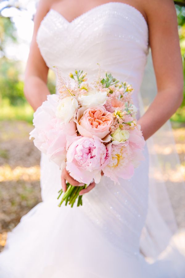 A Wedding Under the Oak Trees - www.theperfectpalette.com - Al Gawlik Photography, Florals by Wow Factor Design