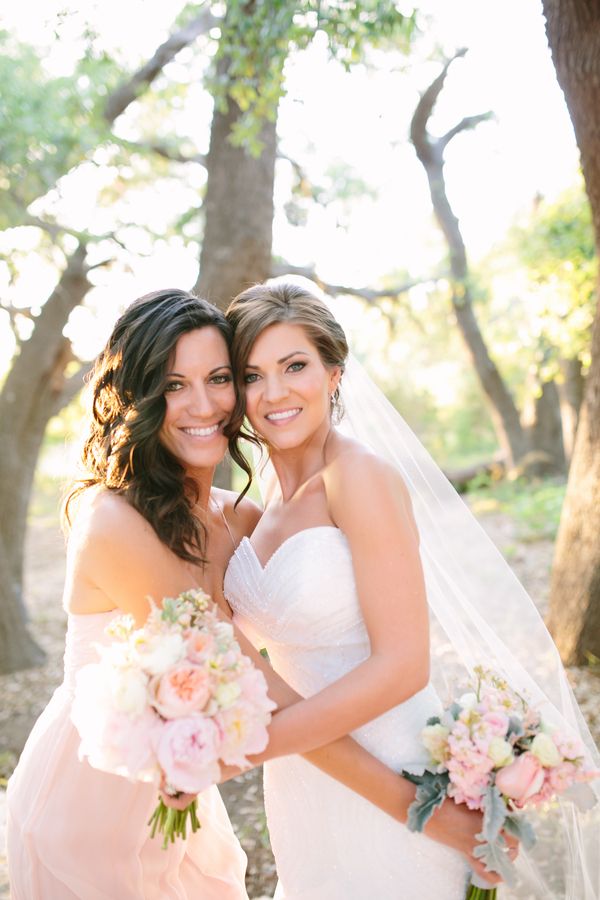 A Wedding Under the Oak Trees - www.theperfectpalette.com - Al Gawlik Photography, Florals by Wow Factor Design