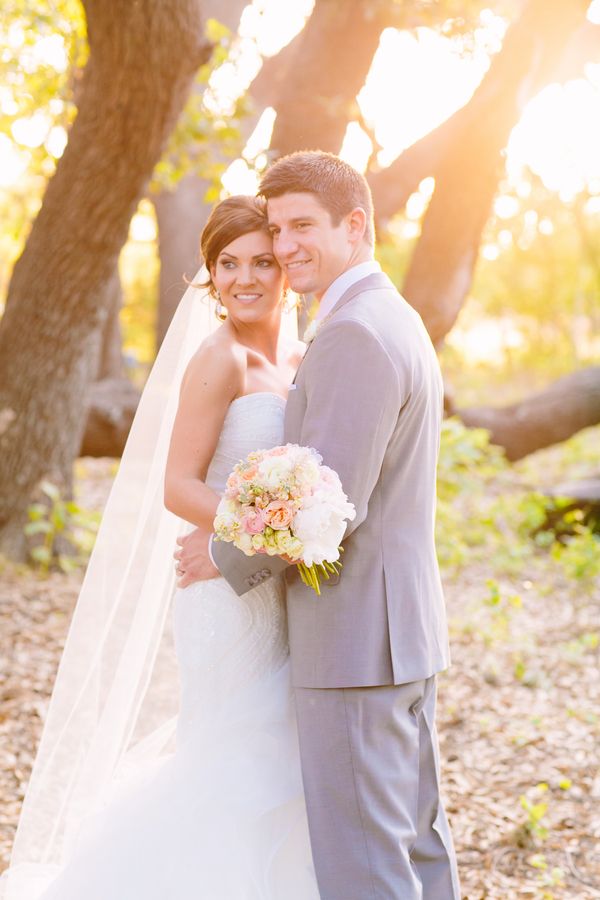 A Wedding Under the Oak Trees - www.theperfectpalette.com - Al Gawlik Photography, Florals by Wow Factor Design