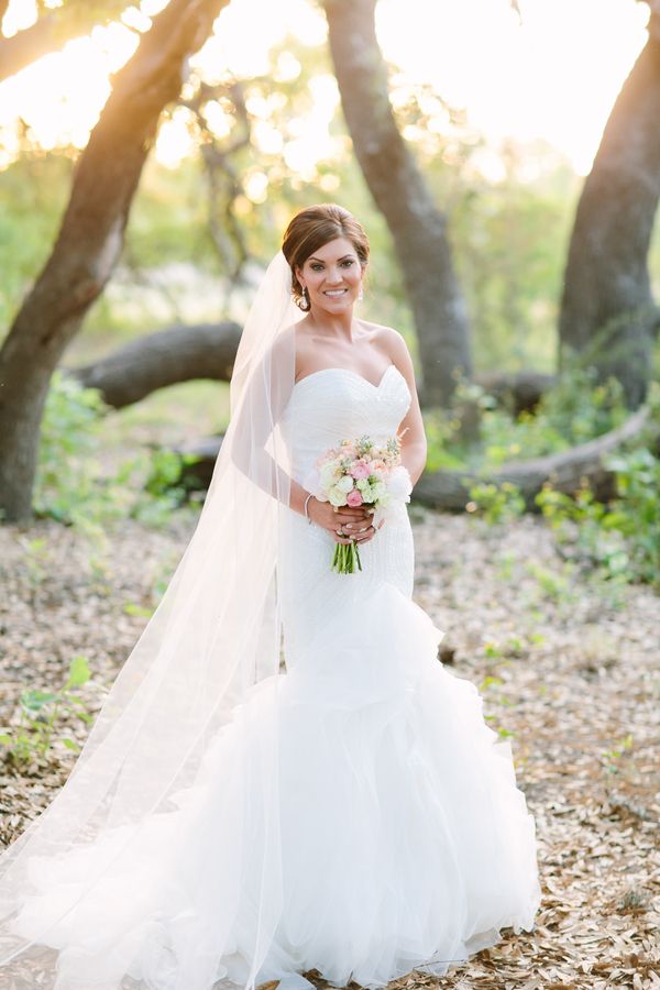 A Wedding Under the Oak Trees - www.theperfectpalette.com - Al Gawlik Photography, Florals by Wow Factor Design