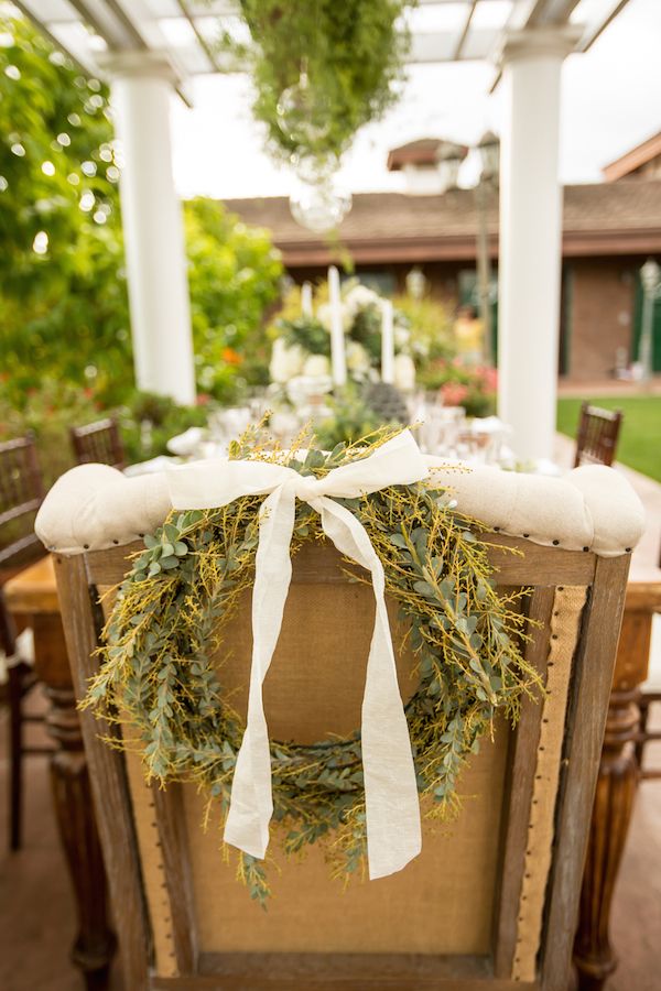 Winter Meets Old Hollywood Style - www.theperfectpalette.com - Elizabeth Victoria Phase 4 Photography, Knot Just Flowers