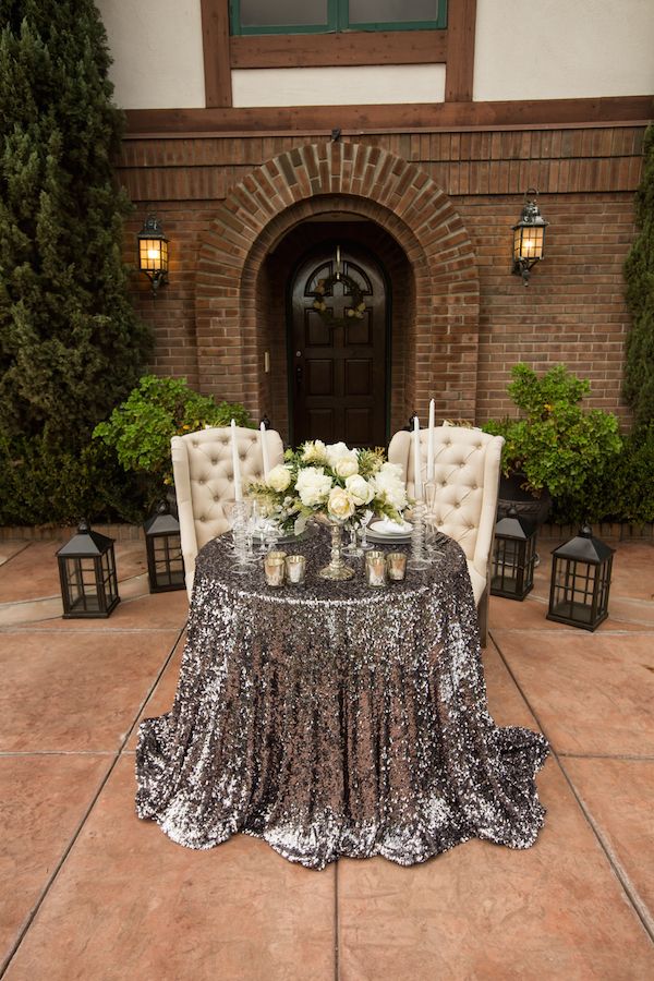 Winter Meets Old Hollywood Style - www.theperfectpalette.com - Elizabeth Victoria Phase 4 Photography, Knot Just Flowers