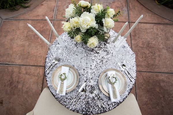 Winter Meets Old Hollywood Style - www.theperfectpalette.com - Elizabeth Victoria Phase 4 Photography, Knot Just Flowers