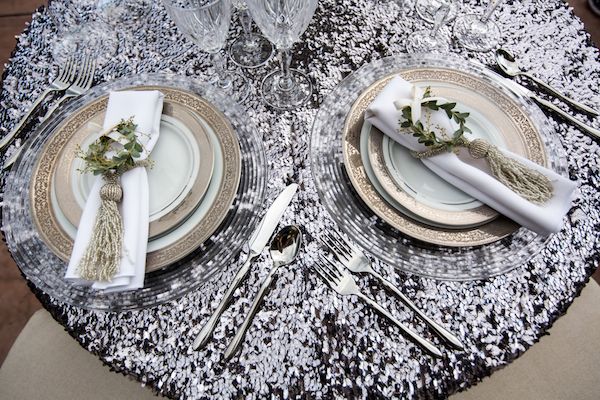 Winter Meets Old Hollywood Style - www.theperfectpalette.com - Elizabeth Victoria Phase 4 Photography, Knot Just Flowers