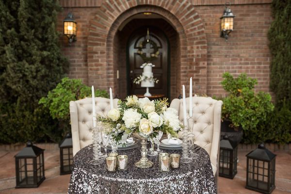 Winter Meets Old Hollywood Style - www.theperfectpalette.com - Elizabeth Victoria Phase 4 Photography, Knot Just Flowers