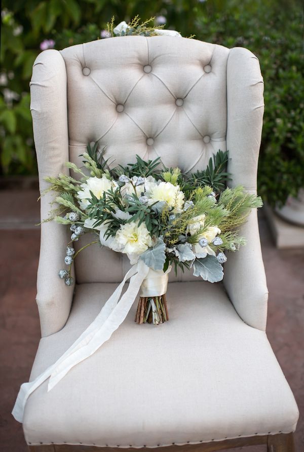 Winter Meets Old Hollywood Style - www.theperfectpalette.com - Elizabeth Victoria Phase 4 Photography, Knot Just Flowers