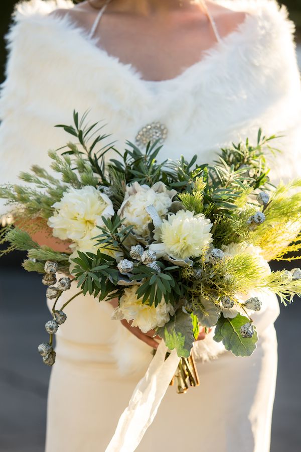 Winter Meets Old Hollywood Style - www.theperfectpalette.com - Elizabeth Victoria Phase 4 Photography, Knot Just Flowers