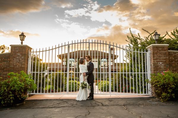 Winter Meets Old Hollywood Style - www.theperfectpalette.com - Elizabeth Victoria Phase 4 Photography, Knot Just Flowers