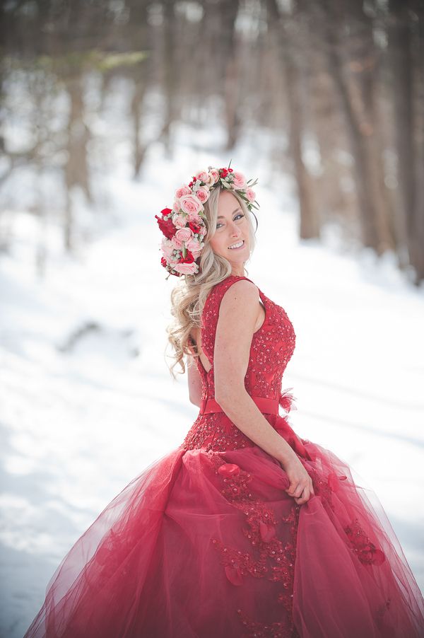 A Heart Warming Winter Wonderland - www.theperfectpalette.com - Jenni Grace Photography, The Blue Daisy Floral Designs