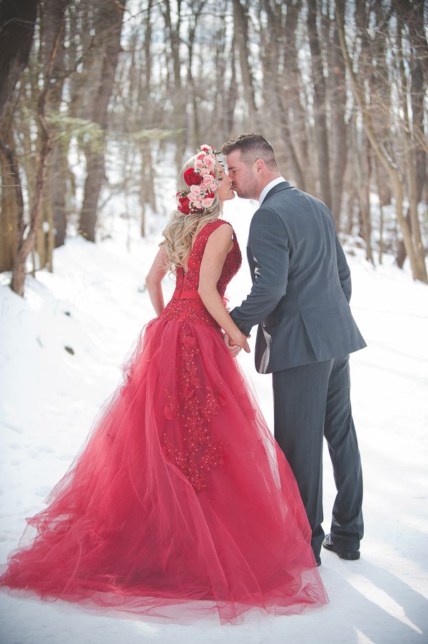 A Heart Warming Winter Wonderland - www.theperfectpalette.com - Jenni Grace Photography, The Blue Daisy Floral Designs