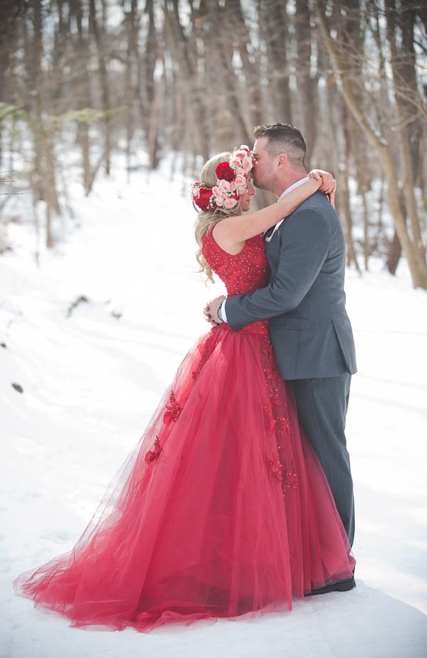 A Heart Warming Winter Wonderland - www.theperfectpalette.com - Jenni Grace Photography, The Blue Daisy Floral Designs