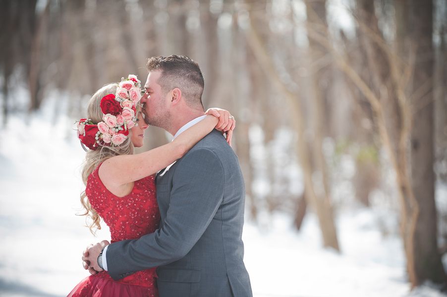 A Heart Warming Winter Wonderland - www.theperfectpalette.com - Jenni Grace Photography, The Blue Daisy Floral Designs