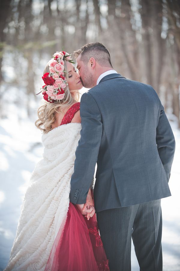 A Heart Warming Winter Wonderland - www.theperfectpalette.com - Jenni Grace Photography, The Blue Daisy Floral Designs