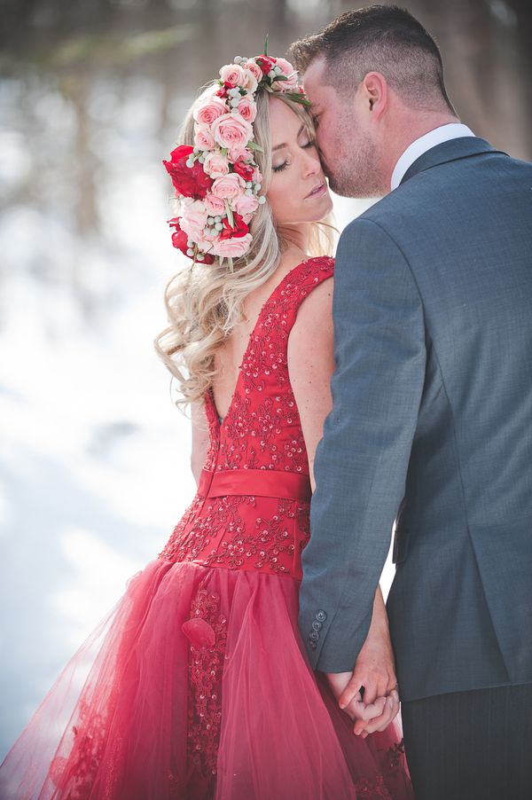 A Heart Warming Winter Wonderland - www.theperfectpalette.com - Jenni Grace Photography, The Blue Daisy Floral Designs