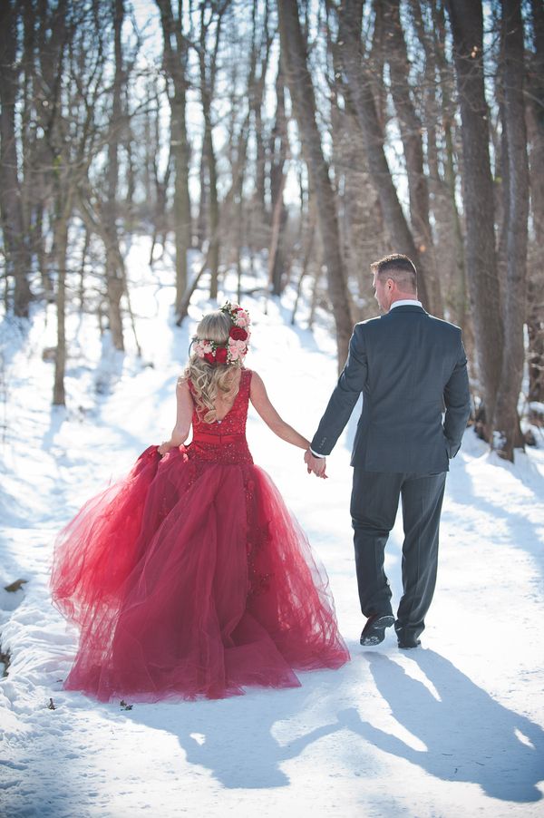 A Heart Warming Winter Wonderland - www.theperfectpalette.com - Jenni Grace Photography, The Blue Daisy Floral Designs