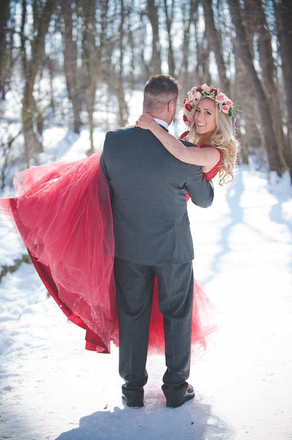 A Heart Warming Winter Wonderland - www.theperfectpalette.com - Jenni Grace Photography, The Blue Daisy Floral Designs