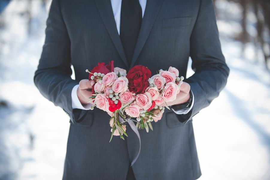 A Heart Warming Winter Wonderland - www.theperfectpalette.com - Jenni Grace Photography, The Blue Daisy Floral Designs