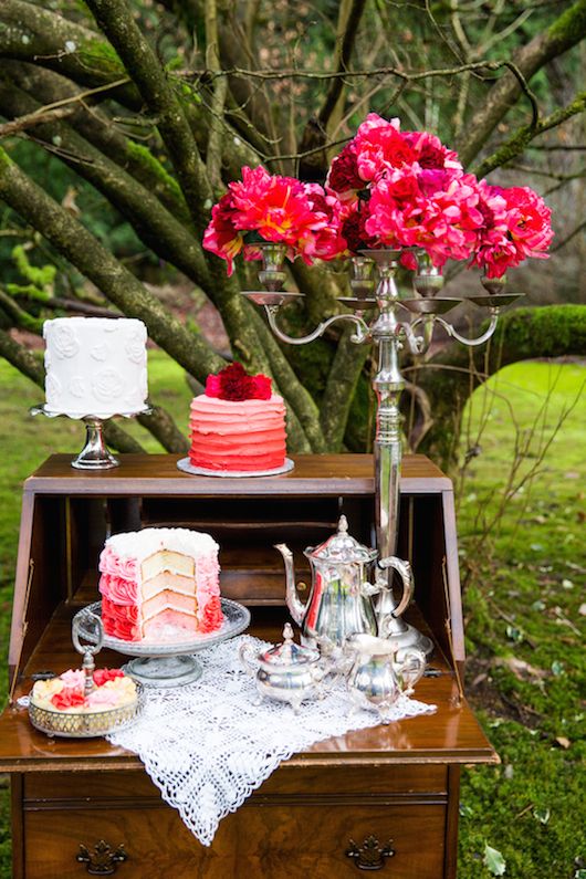 Ombré Valentine Inspiration with Fabulous Florals - www.theperfectpalette.com - Joanna Moss Photography, Umbrella Events, Vivio Flowers