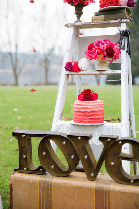 Ombré Valentine Inspiration with Fabulous Florals - www.theperfectpalette.com - Joanna Moss Photography, Umbrella Events, Vivio Flowers