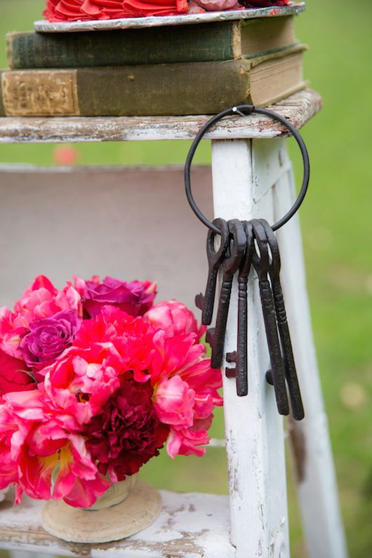 Ombré Valentine Inspiration with Fabulous Florals - www.theperfectpalette.com - Joanna Moss Photography, Umbrella Events, Vivio Flowers