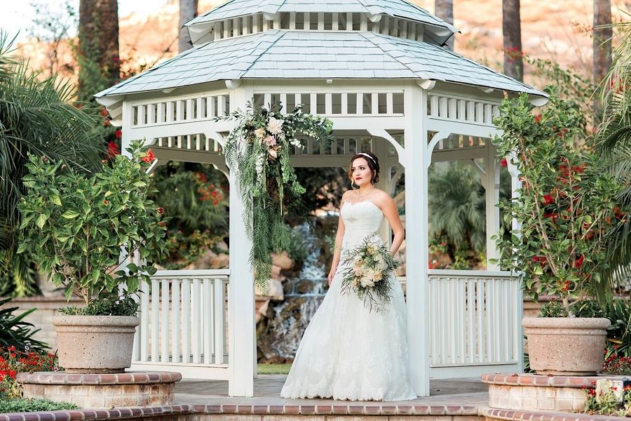 French Inspired Wedding Inspiration - www.theperfectpalette.com - Pauline Conway Photography, Cheri's Vintage Table, Boho Chic Florals