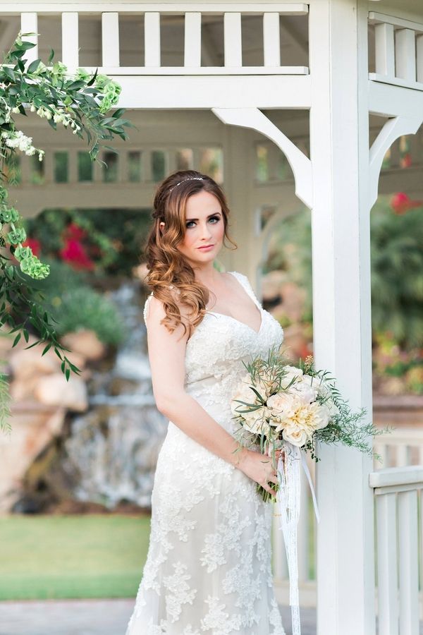 French Inspired Wedding Inspiration - www.theperfectpalette.com - Pauline Conway Photography, Cheri's Vintage Table, Boho Chic Florals