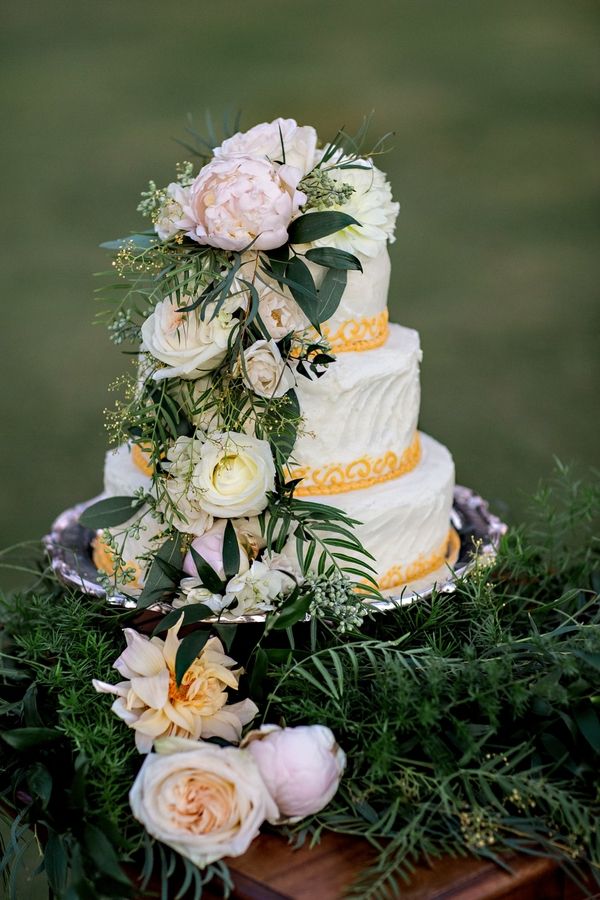 French Inspired Wedding Inspiration - www.theperfectpalette.com - Pauline Conway Photography, Cheri's Vintage Table, Boho Chic Florals