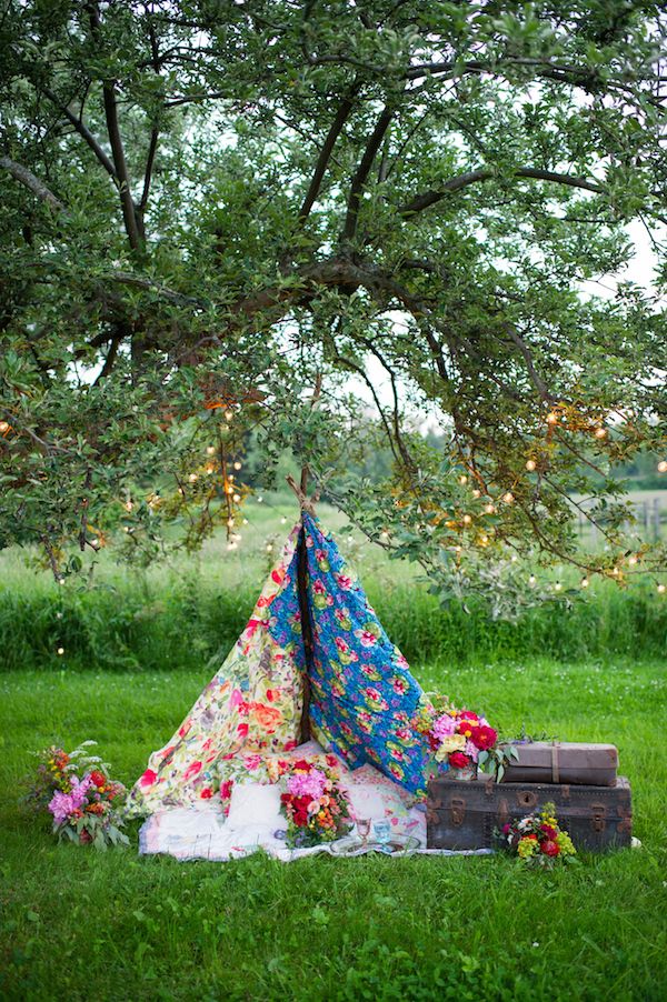 Colorful Farm Wedding Inspiration - www.theperfectpalette.com - Costamagna Design, Ayres Photography
