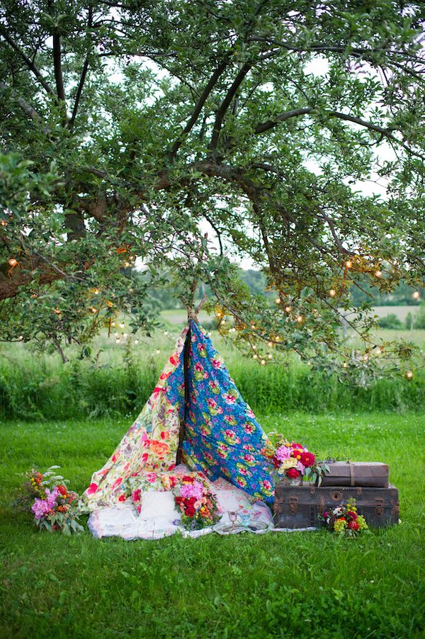 Colorful Farm Wedding Inspiration - www.theperfectpalette.com - Costamagna Design, Ayres Photography