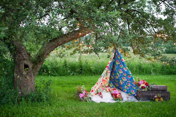 Colorful Farm Wedding Inspiration - www.theperfectpalette.com - Costamagna Design, Ayres Photography