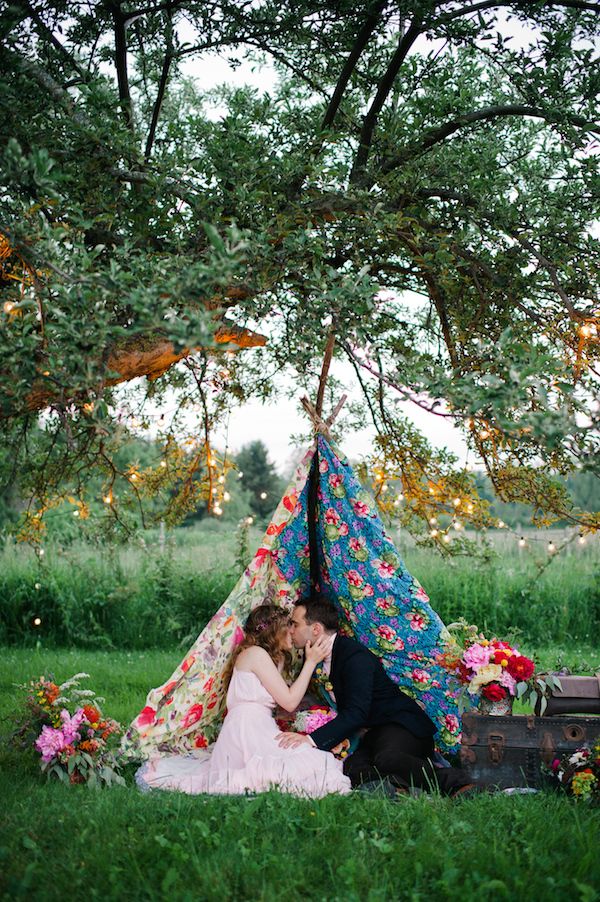 Colorful Farm Wedding Inspiration - www.theperfectpalette.com - Costamagna Design, Ayres Photography