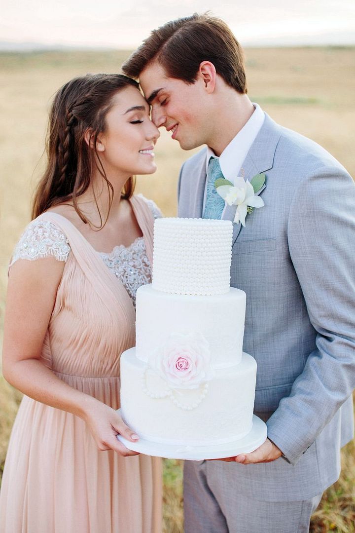 Styled Shoot: Sweet and Dreamy in Pink and Gold - www.theperfectpalette.com - Stephanie Sunderland Photography